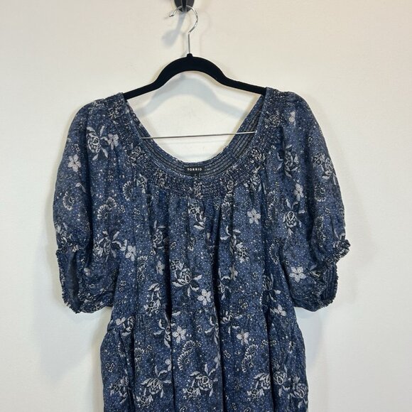 Torrid 2 2X Mini Chambray Puff Sleeve Smocked Dress - Picture 2 of 11